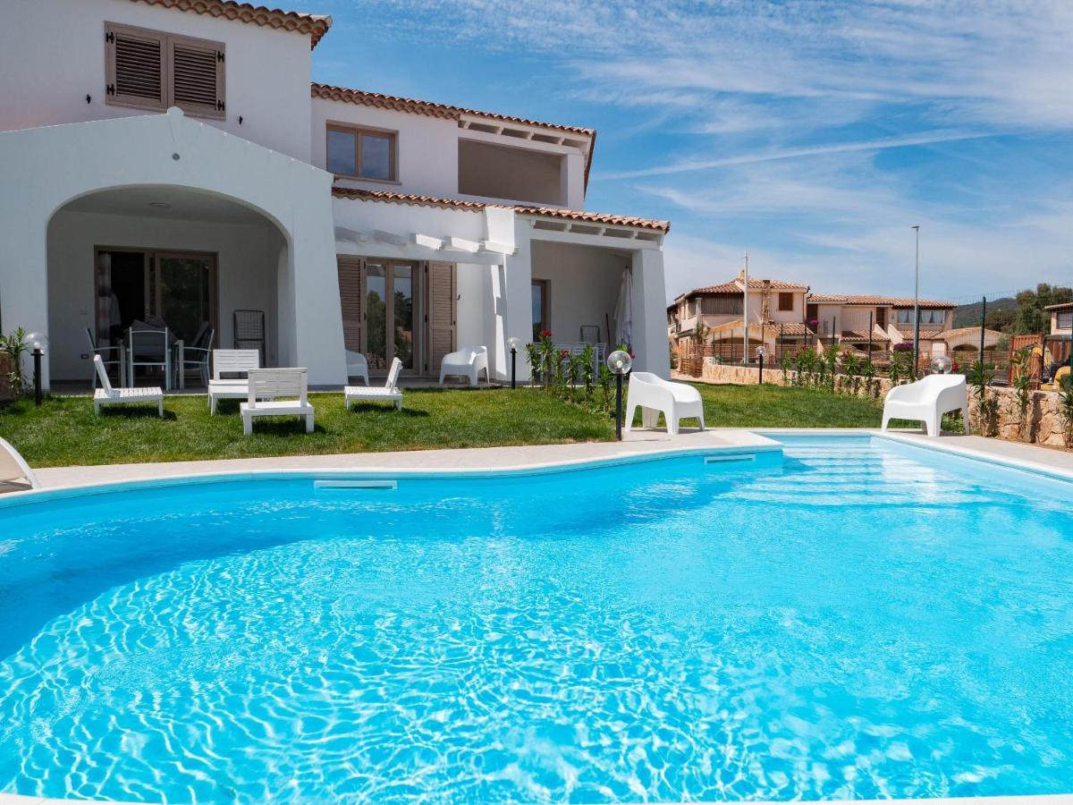 Villetta Con Piscina Budoni Affitti Spiaggia 700 Mt Extérieur photo