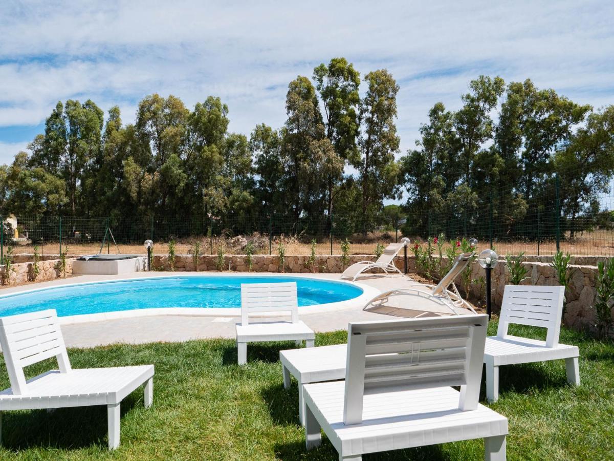Villetta Con Piscina Budoni Affitti Spiaggia 700 Mt Extérieur photo